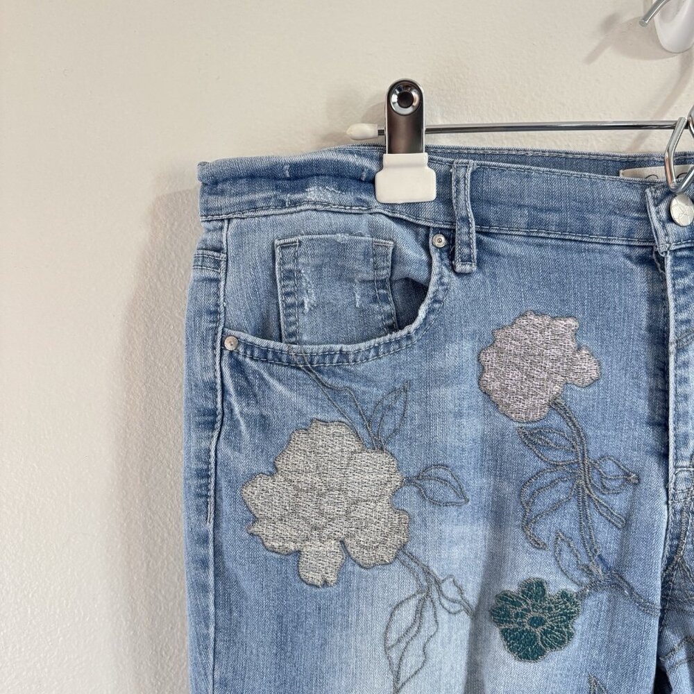 Jessica Simpson Mika Best Friend Jeans 32 / 14 Light Wash Floral Embroidered - Picture 3 of 10